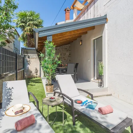 Reizendes Nur 250 Meter Zum Mit Privater Terrasse, Grill, Wifi Porec