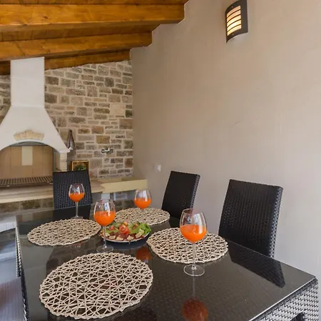 Reizendes Nur 250 Meter Zum Mit Privater Terrasse, Grill, Wifi * Porec
