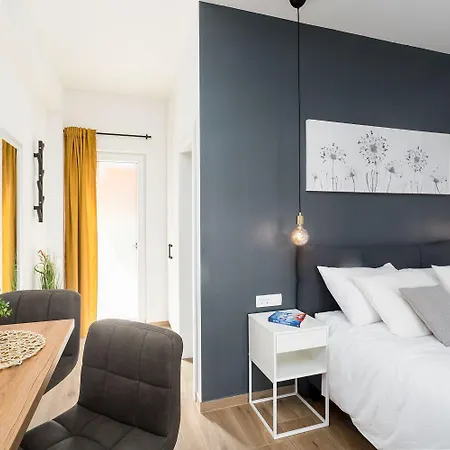 Reizendes Nur 250 Meter Zum Mit Privater Terrasse, Grill, Wifi