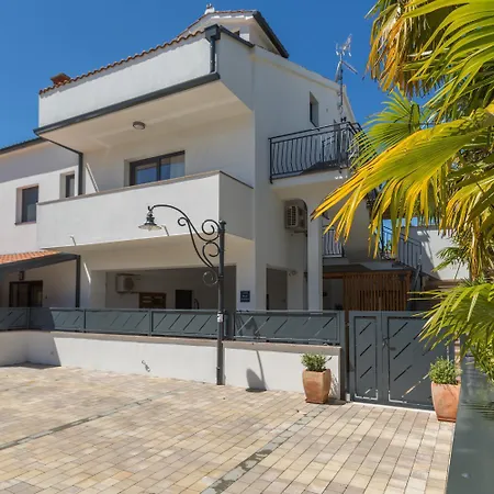 Reizendes Nur 250 Meter Zum Mit Privater Terrasse, Grill, Wifi Apartamento