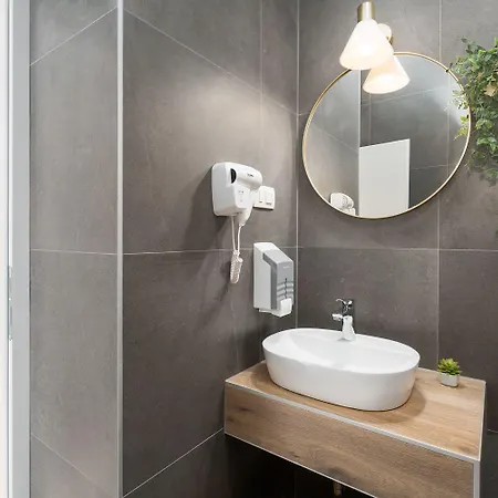 Reizendes Nur 250 Meter Zum Mit Privater Terrasse, Grill, Wifi Πόρετς