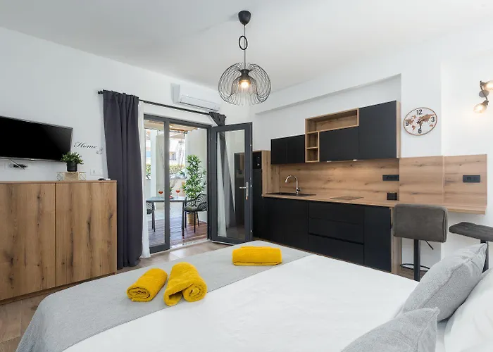 Apartamento Reizendes Nur 250 Meter Zum Mit Privater Terrasse, Grill, Wifi *