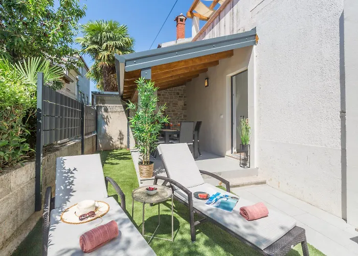 Reizendes Nur 250 Meter Zum Mit Privater Terrasse, Grill, Wifi Poreč