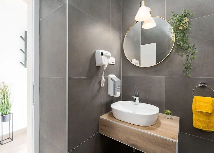 Reizendes Nur 250 Meter Zum Mit Privater Terrasse, Grill, Wifi Poreč