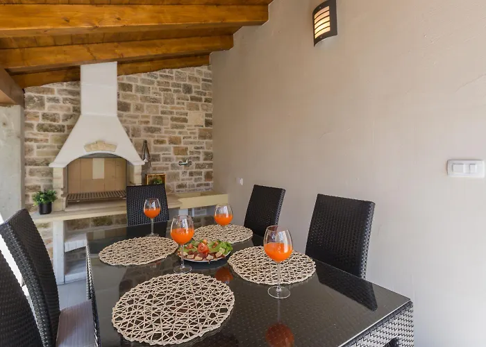Reizendes Nur 250 Meter Zum Mit Privater Terrasse, Grill, Wifi * Poreč