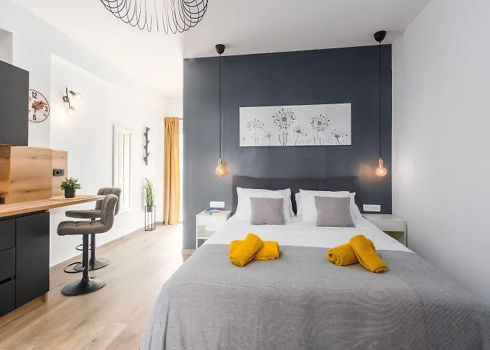 Reizendes Nur 250 Meter Zum Mit Privater Terrasse, Grill, Wifi Apartamento Poreč