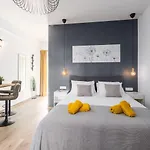 Reizendes Nur 250 Meter Zum Mit Privater Terrasse, Grill, Wifi Daire Poreč