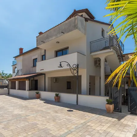 Reizendes Nur 250 Meter Zum Mit Privater Terrasse, Grill, Wifi